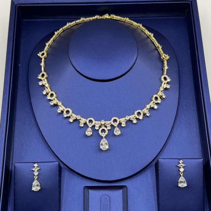 Simple and Stylish 2 Piece Cubic Zirconia Jewelry Set - Gold