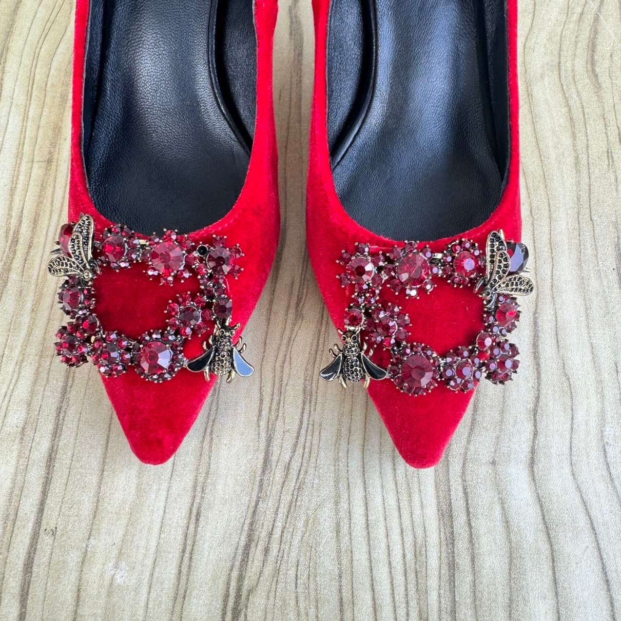 Velvet Pointed Toe Brooch Detail Pumps - Size 40