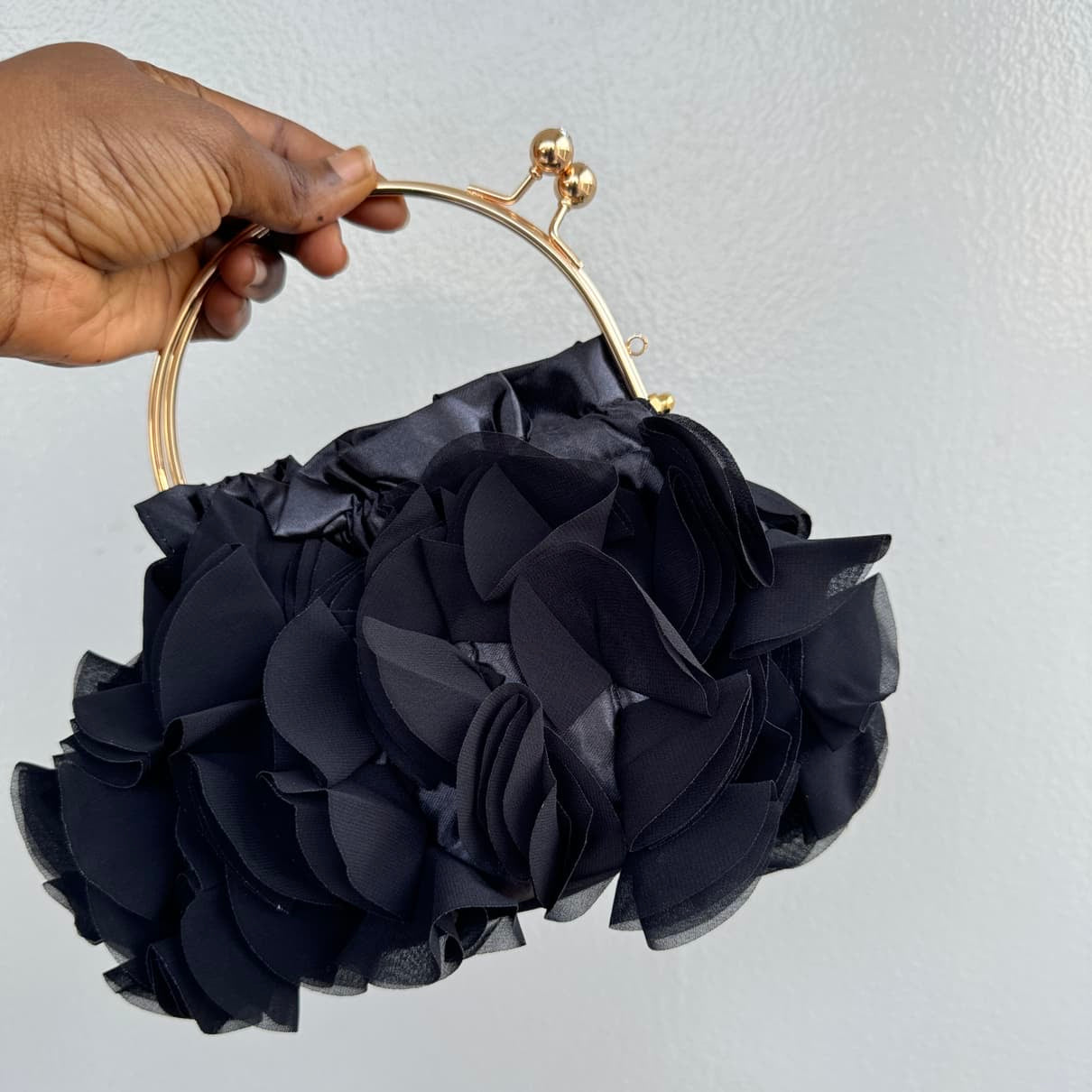 Satin Ruffle Detail Kiss Lock Clutch Bag - Black